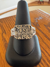 Load image into Gallery viewer, Cracked Ring
