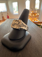 Load image into Gallery viewer, Cracked Ring
