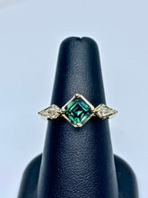 Load image into Gallery viewer, Sapphire and Kite diamonds in 18K
